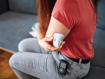 APPLICATORE SENSORE PER SISTEMA DI MONITORAGGIO GLICEMIA H24